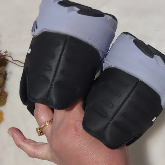 Brooks Black Running Shoes - Picture 6 of 6